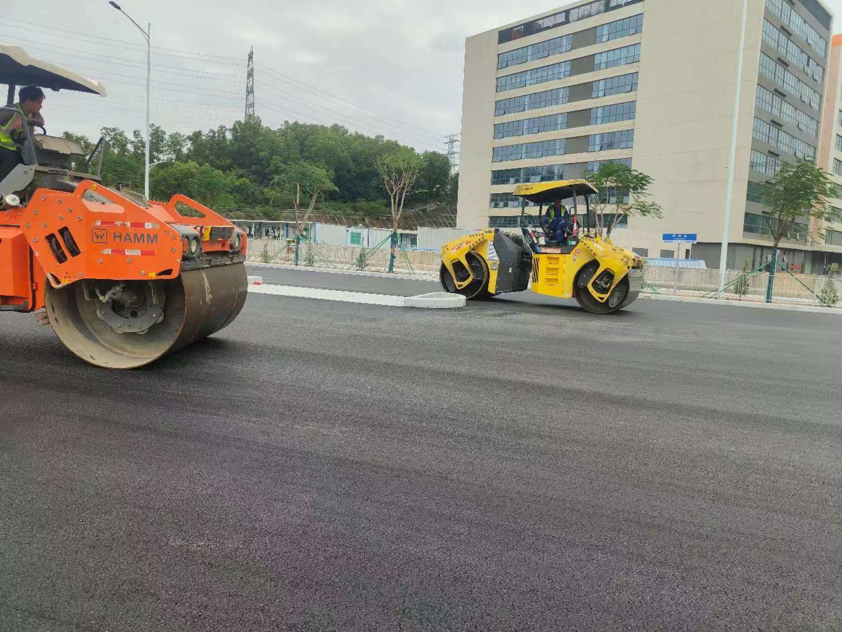 东莞市黄江沥青道路摊铺施工