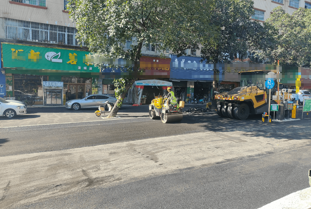 东莞城中村道路改造沥青摊铺施工